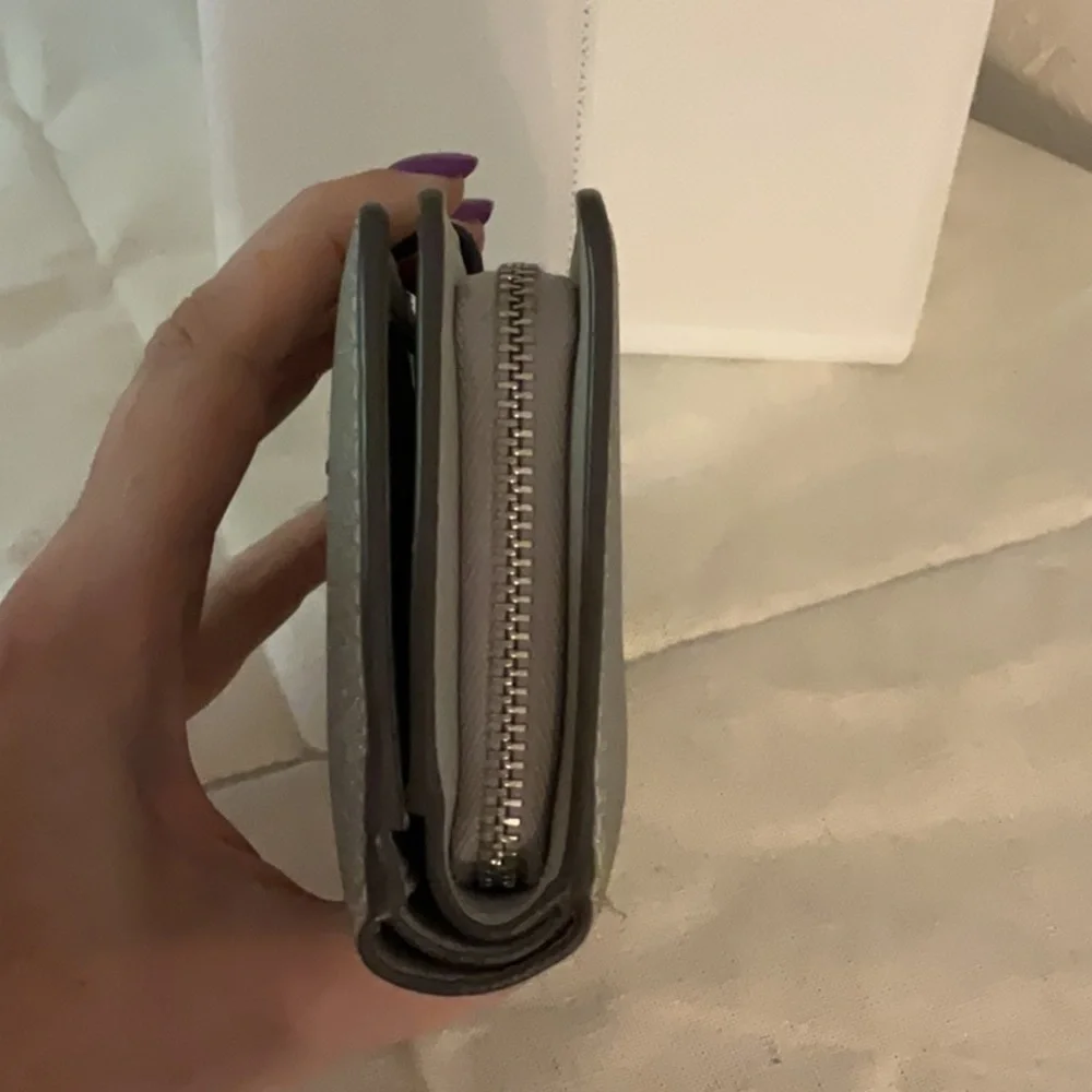 Kate Spade Glimmer Glitter Bifold Wallet, Silver, 5.5”x3.5”x1” - Picture 5 of 12